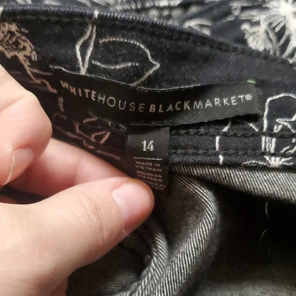 White House Black Market Black and White Floral Top - Picture 3 of 5